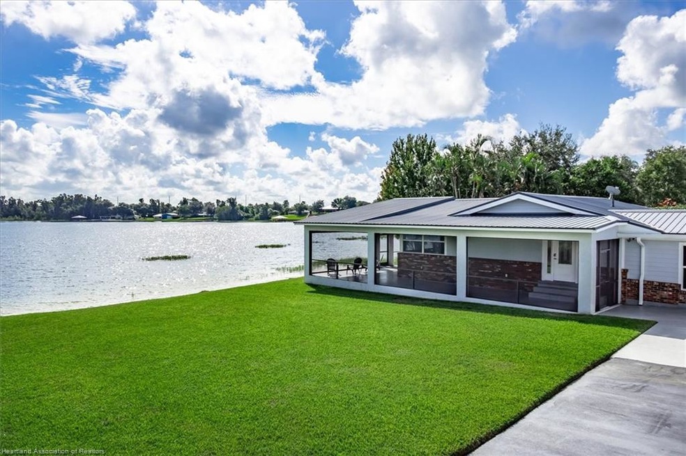 1009 Lake Dr E, Lake Placid, FL 33852 - photo 1