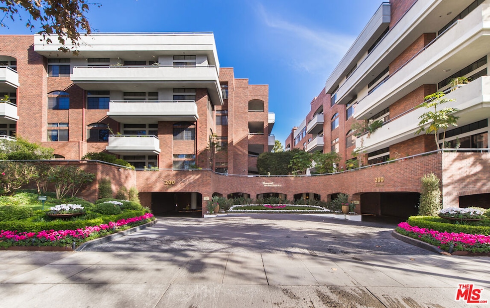 For Sale $1,350,000 • Co-Listing Agent