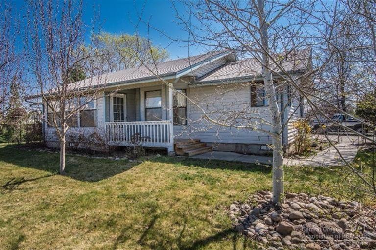 2940 SW Salmon Ave, Redmond, OR 97756 - photo 1