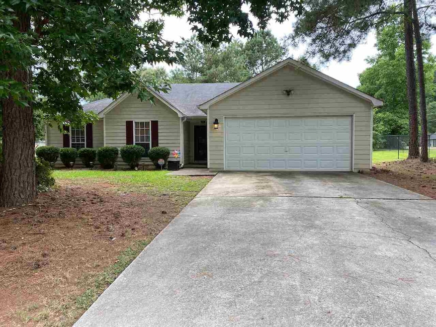 425 Manor Estates Dr, Stockbridge, GA 30281 - photo 1