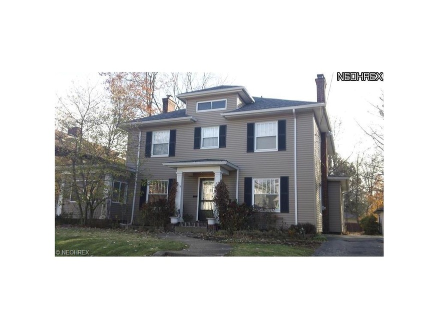 Welcome to 310-18th St NW; over 2000 SqFt