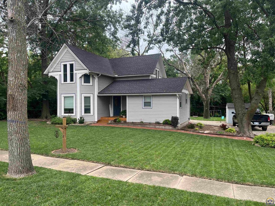 112 W 2nd St, Hoyt, KS 66440 - photo 1