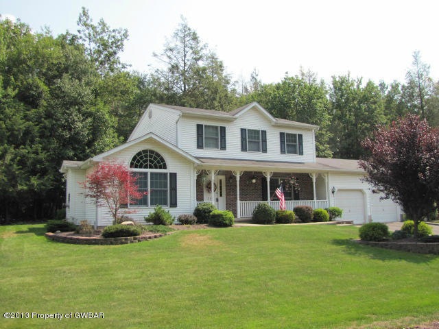 242 Sutherland Dr, Mountain Top, PA 18707 - photo 1