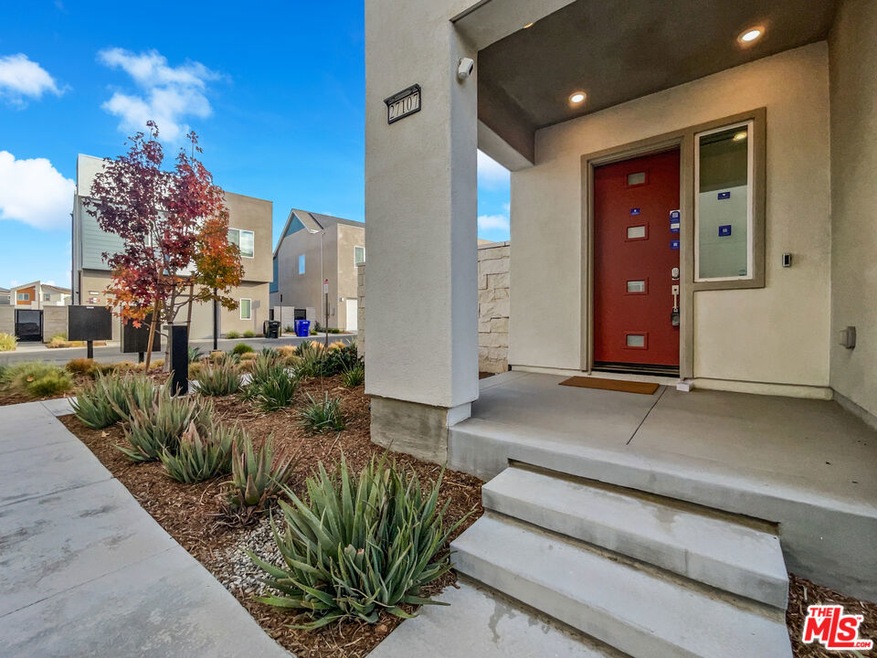 27107 W Scrub Oak Ct, Valencia, CA 91355 - photo 1