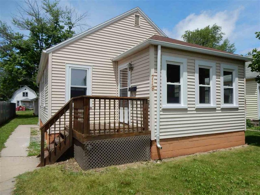 719 N Logan St, Lincoln, IL 62656 - photo 1