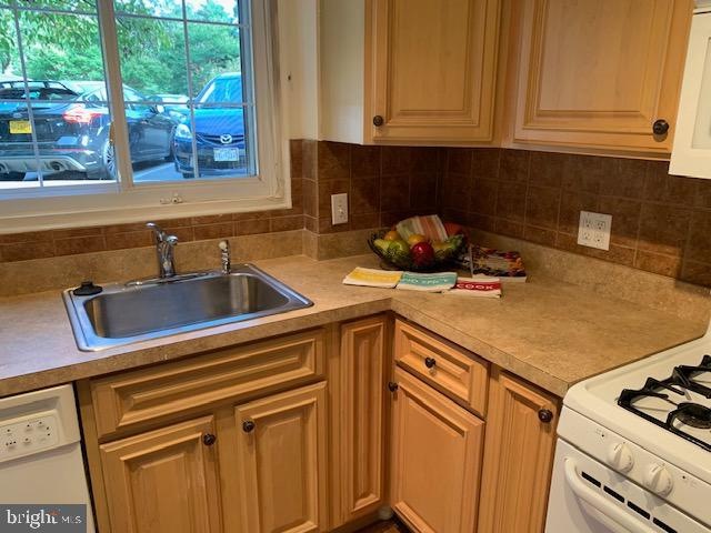 3235 Martha Custis Dr, Alexandria, VA 22302 - photo 1