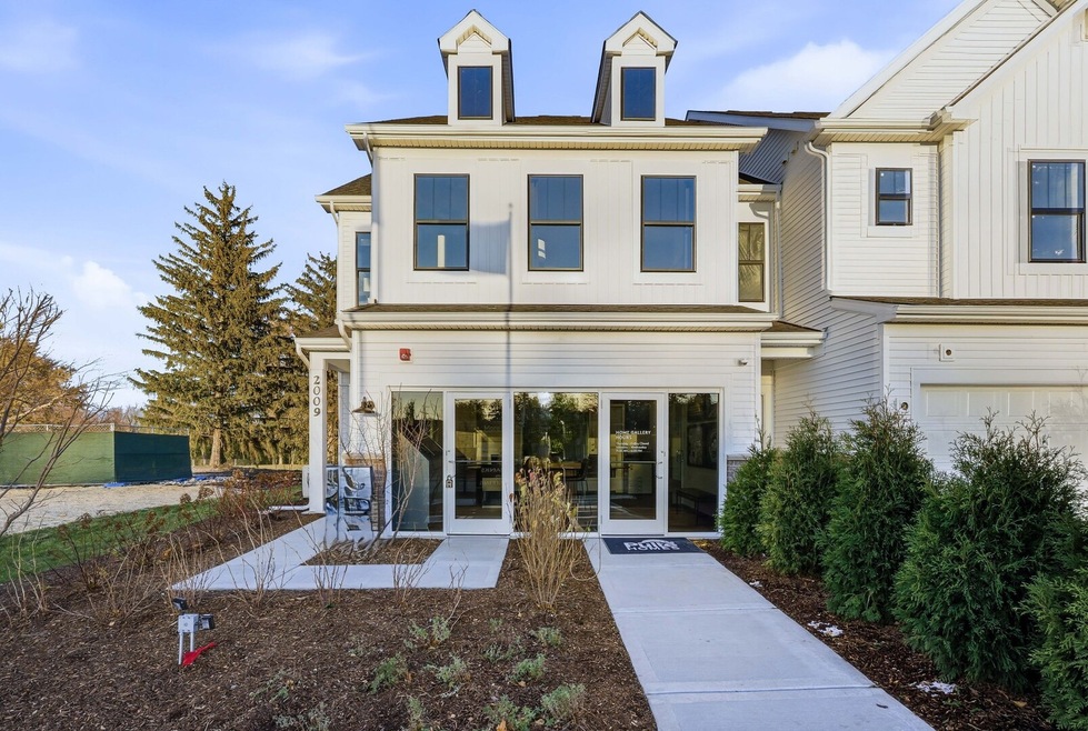 2005 Kensington Ln unit 1003, Hoffman Estates, IL 60169 - photo 1