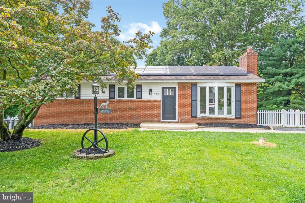 605 Lynn Way, Sykesville, MD 21784 - photo 1