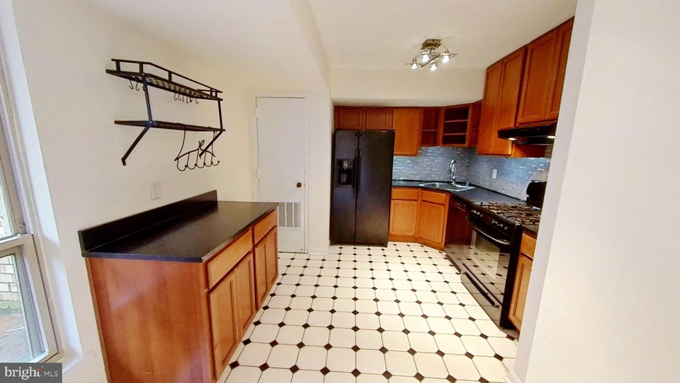 5936 Mayflower Ct, Alexandria, VA 22312 - photo 1