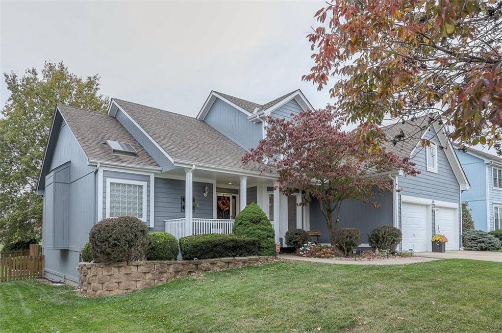 325 SW Seagull St, Lees Summit, MO 64082 - photo 1