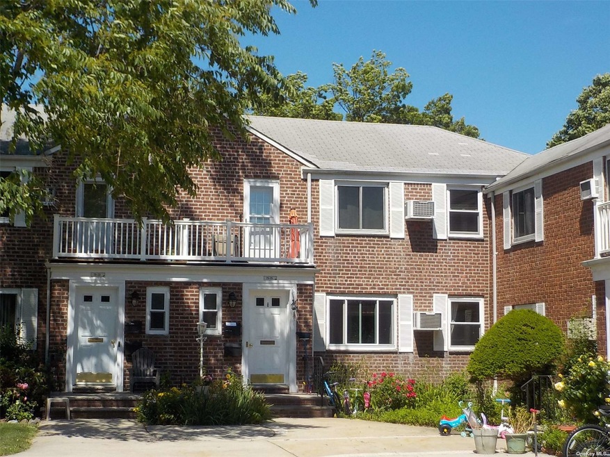 75-25 260th St unit H-2, Glen Oaks, NY 11004 - photo 1