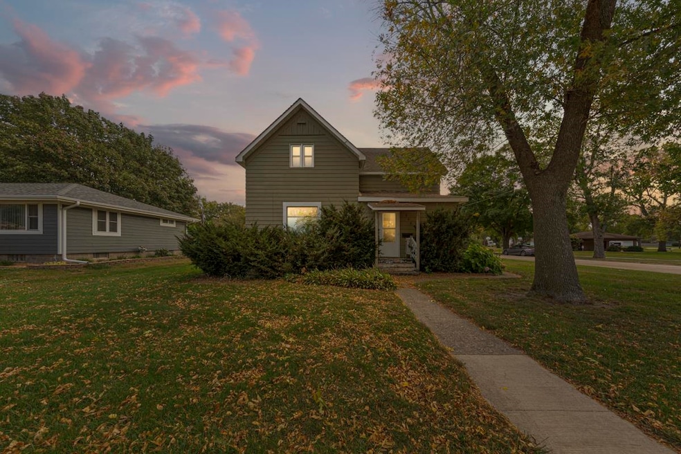 1808 Broadway St, Emmetsburg, IA 50536 - photo 1