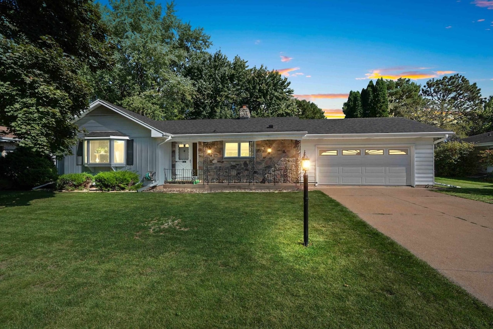 1712 S Seminole Rd, Appleton, WI 54914 - photo 1