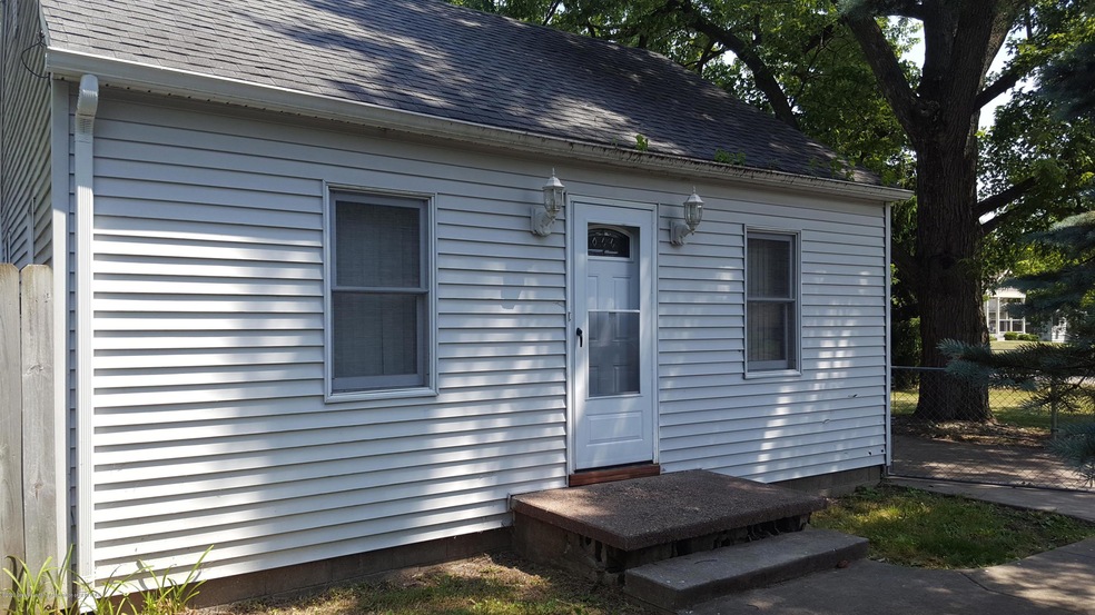 2106 Reo Rd, Lansing, MI 48910 - photo 1