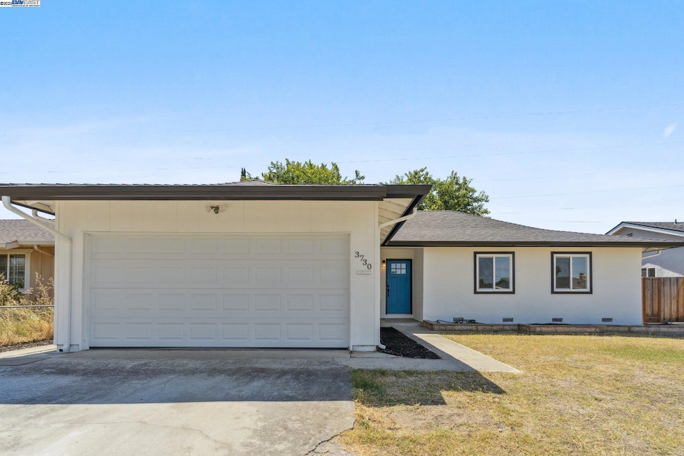 Sold $1,660,000 • Co-Listing Agent