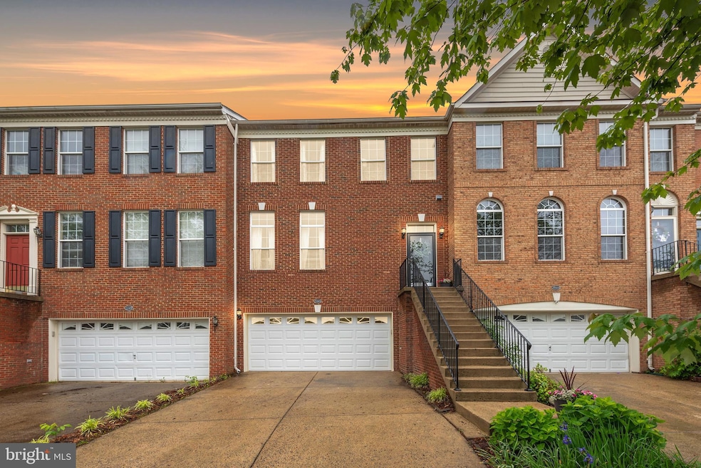 25505 Beresford Dr, Chantilly, VA 20152 - photo 1