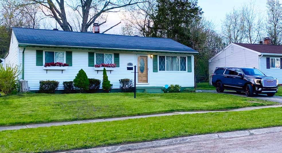 2038 Daron Place, Flint, MI 48505 - photo 1