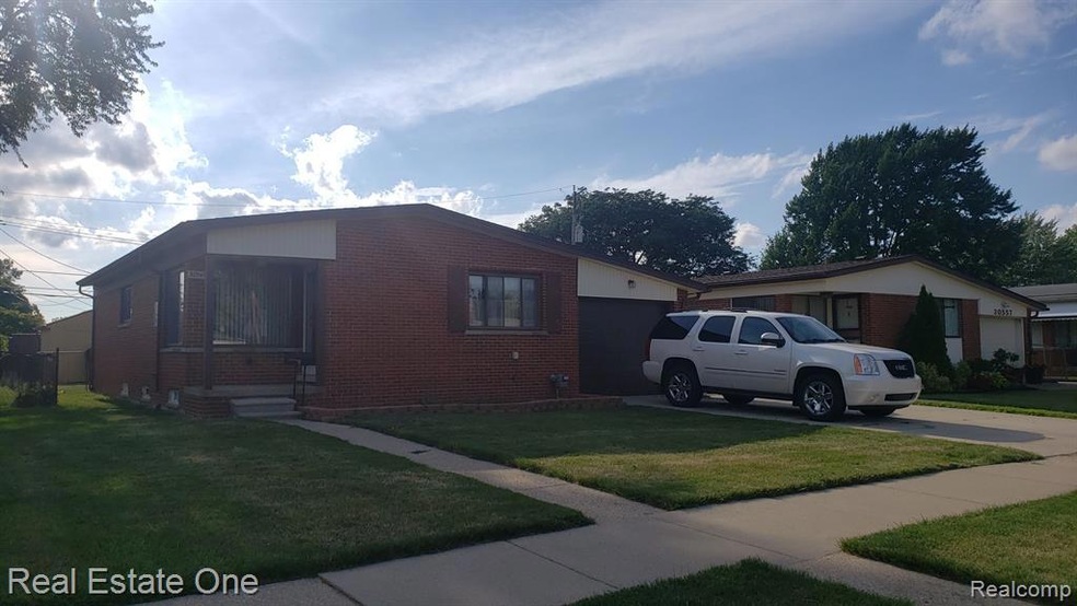 30545 Spybrook St, Roseville, MI 48066 - photo 1