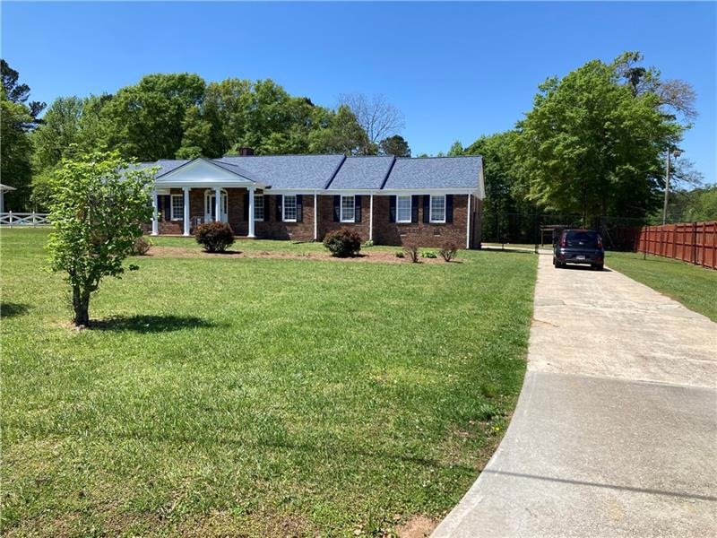 5600 Whispering Pines Rd SW, Mableton, GA 30126 - photo 1