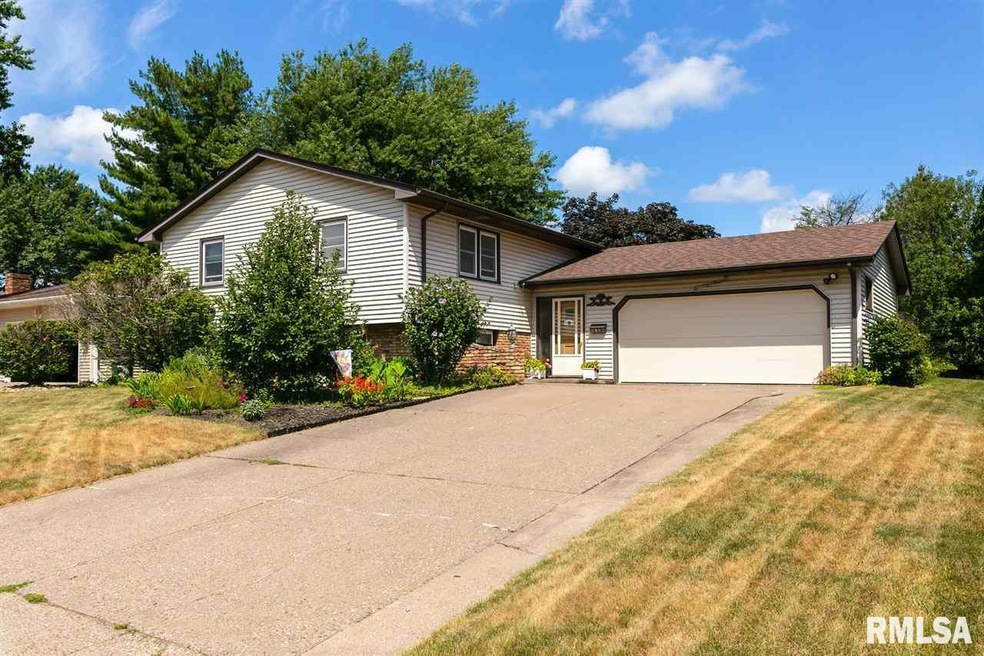 2138 W 38th Place, Davenport, IA 52806 - photo 1