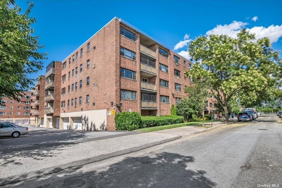 100 Clinton Ave unit 3Y, Mineola, NY 11501 - photo 1