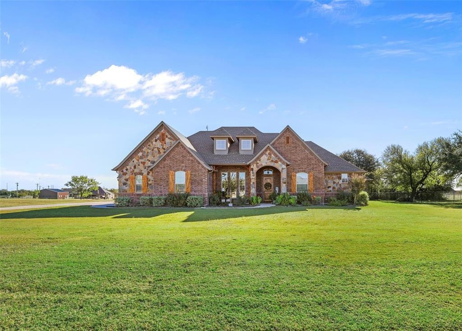219 Maral Ln, Azle, TX 76020 - photo 1