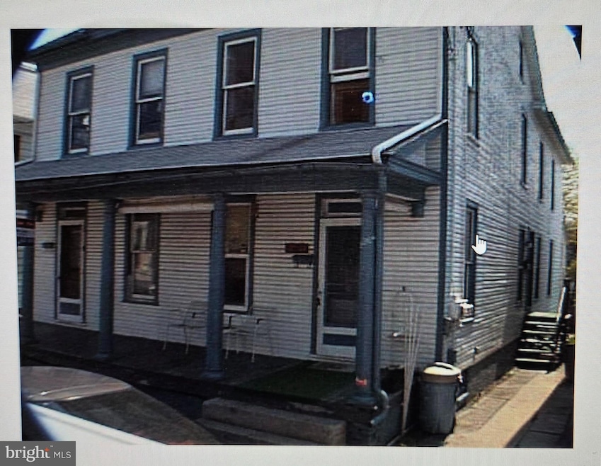 226 1/2 Poplar St, Hanover, PA 17331 - photo 1
