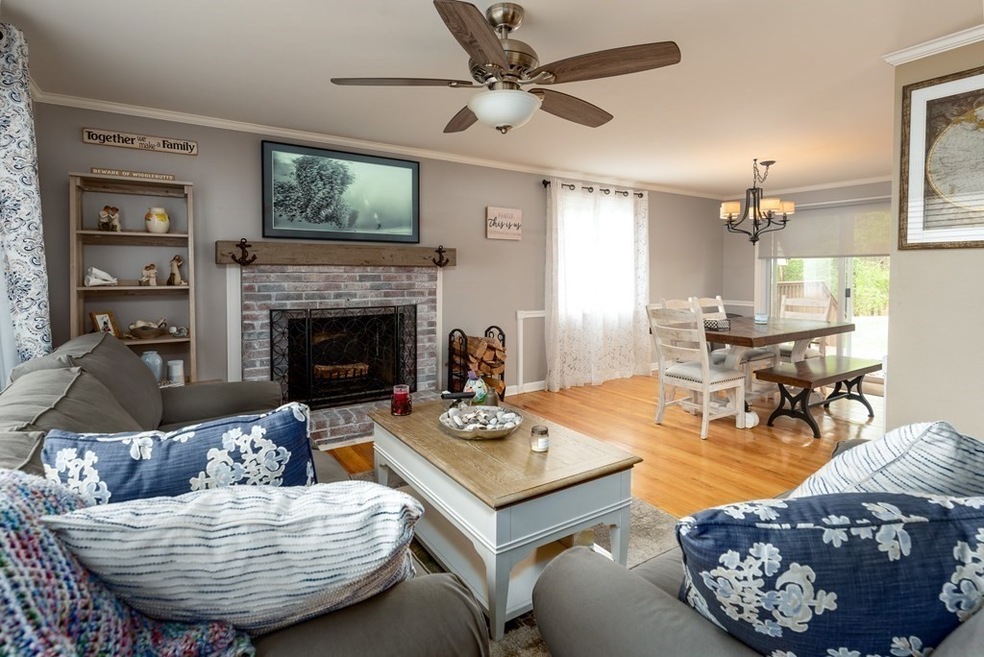 7 Lynn Ct, Bellingham, MA 02019 - photo 1