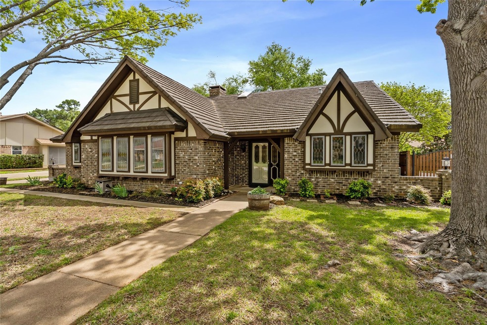 229 Hillview Dr, Hurst, TX 76054 - photo 1