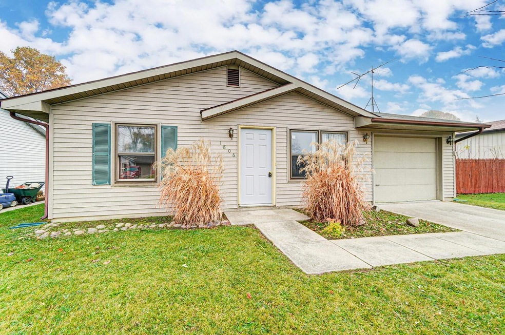 1806 Dallas St, Auburn, IN 46706 - photo 1