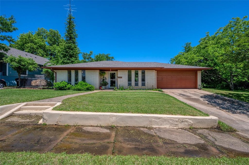 1001 W Shepherd St, Denison, TX 75020 - photo 1