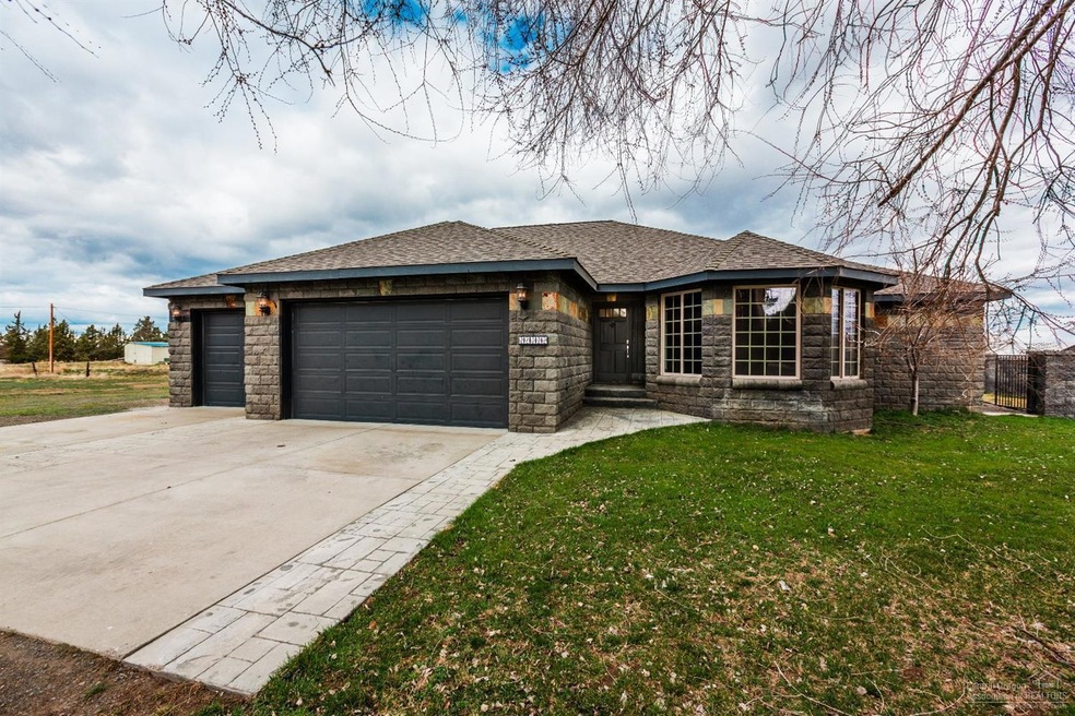 21540 Gift Rd, Bend, OR 97703 - photo 1