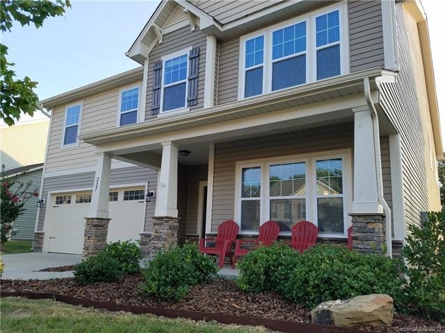 Beautiful curb appeal w/covered front porch, stone