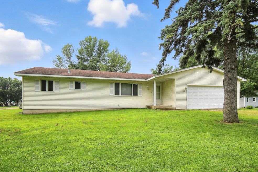 54067 267th St, Lansing, MN 55950 - photo 1