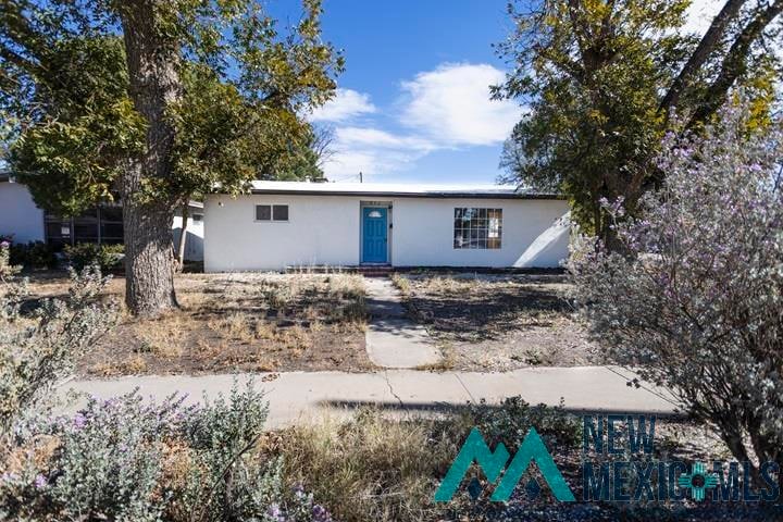 412 N Oak St, Carlsbad, NM 88220 - photo 1