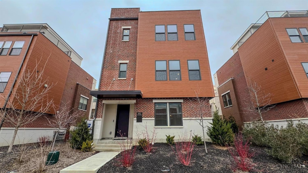 3912 Edwards Rd, Cincinnati, OH 45209 - photo 1