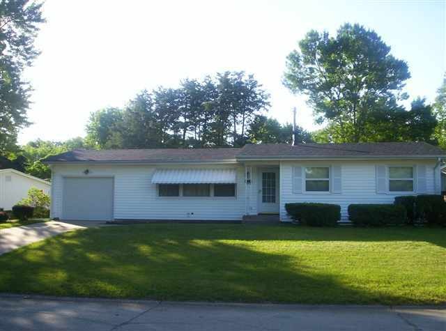 27 Parklane Cir, Bettendorf, IA 52722 - photo 1