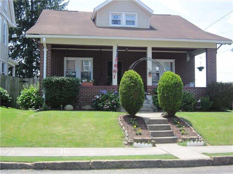 Welcome to 936 Fawcett Avenue...Very nice curb app
