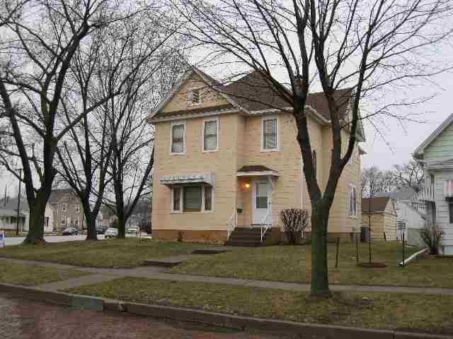 2110 W 1st St, Davenport, IA 52802 - photo 1