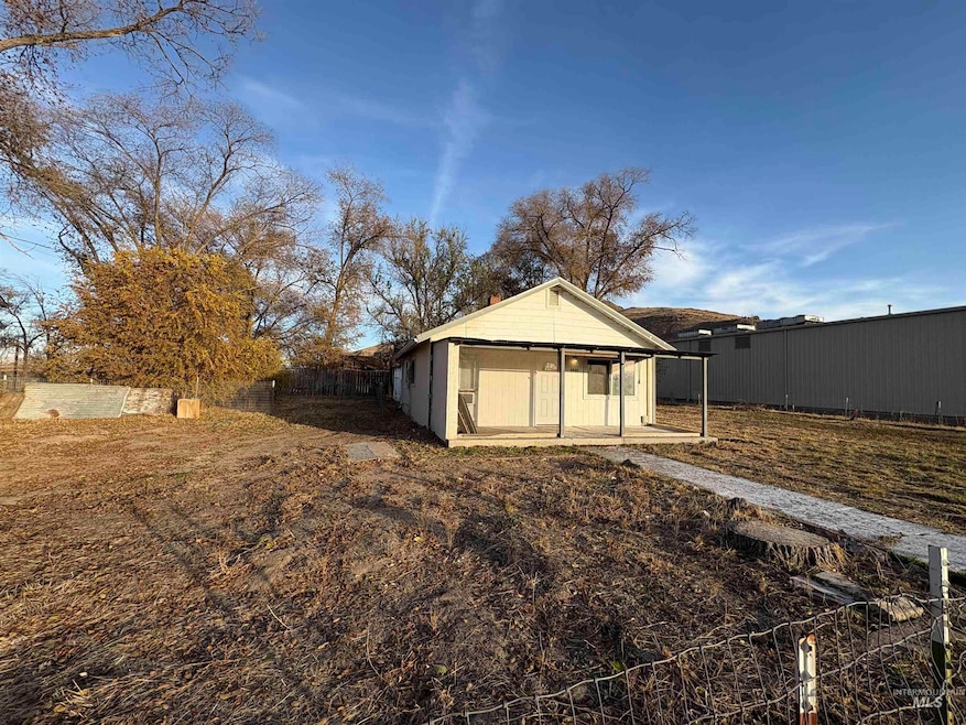 324 10th St N, Vale, OR 97918 - photo 1