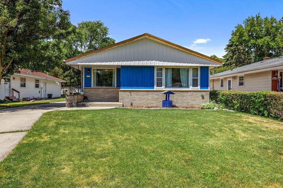 2009 N 115th St, Milwaukee, WI 53226 - photo 1