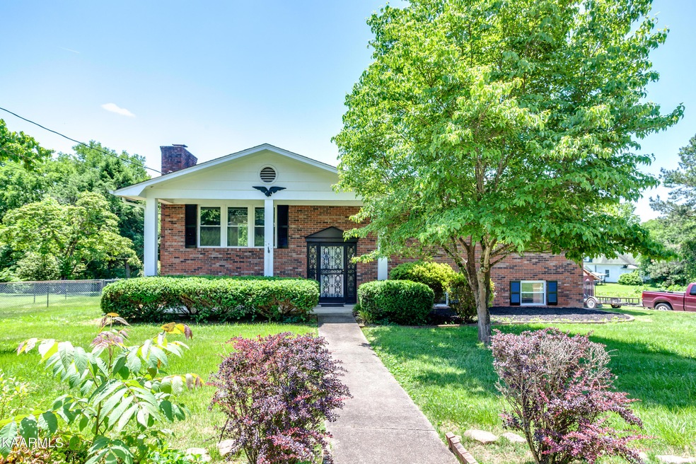 003230530-1-636EnsleyDrKnoxvilleTN-SMALL