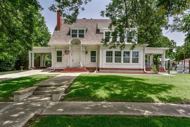 DUTCH COLONIAL BUILT APPROXIMATELY 1920 ERA