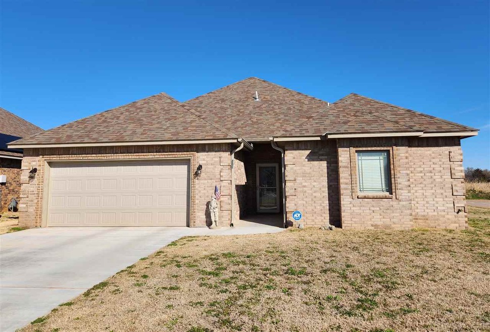 201 NW Granite Ave, Cache, OK 73527 - photo 1