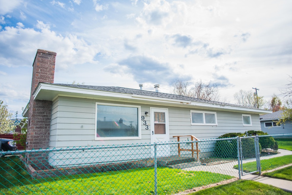 933 Cedar-8270