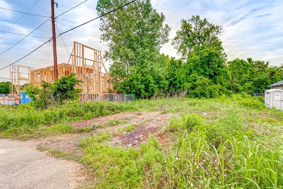 5818 Wipprecht St, Houston, TX 77026 - photo 1