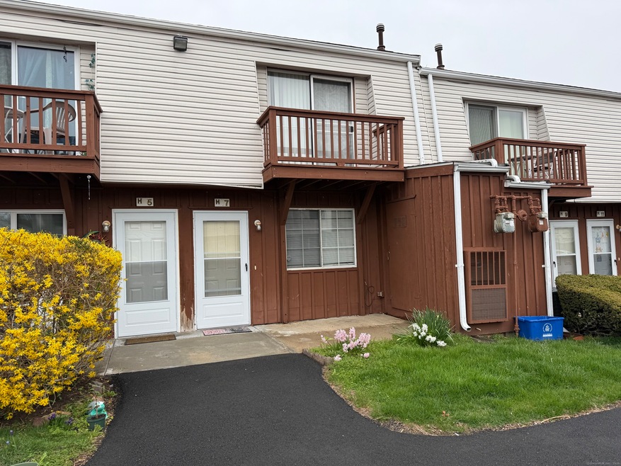 330 Short Beach Rd unit H7, East Haven, CT 06512 - photo 1