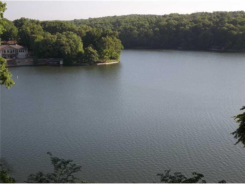 View. Great Lake view w-lake access via common pro
