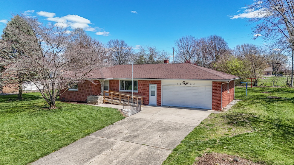 1604 Sherwood Dr, Anderson, IN 46012 - photo 1