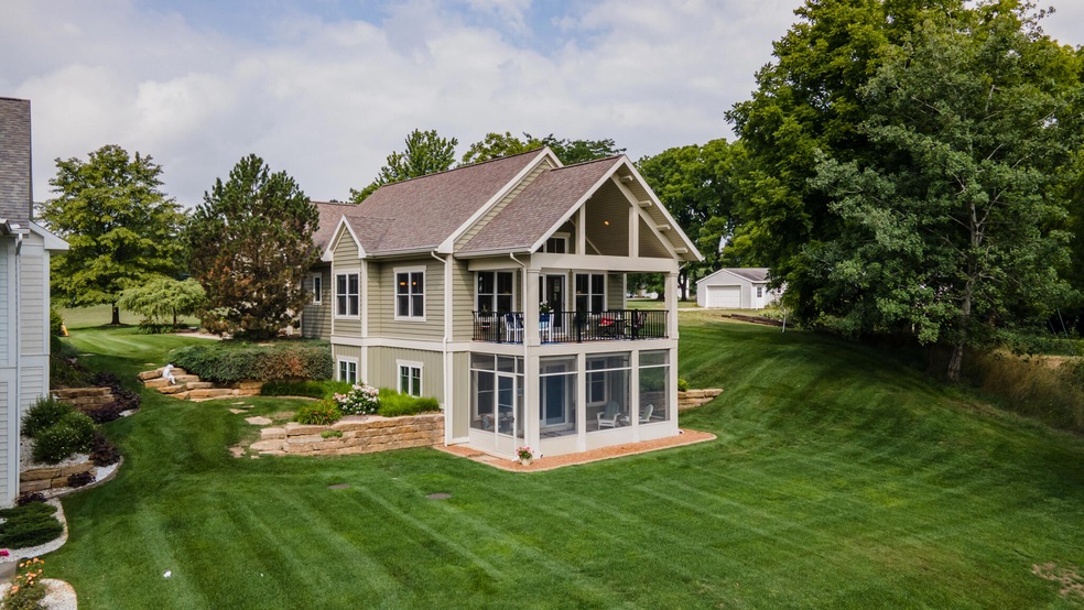 13484CottageView03